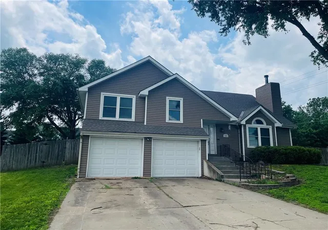 Photo 1 of Single family home for sale at 933 Park Ave, Leavenworth, KS 66048 | MLS# 2624074 | Listing updated on 2026-10-03
