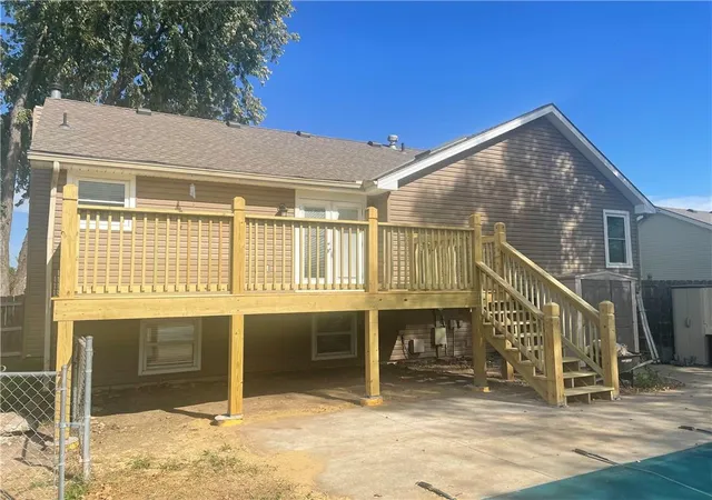 Photo 3 of Single family home for sale at 933 Park Ave, Leavenworth, KS 66048 | MLS# 2624074 | Listing updated on 2026-10-17