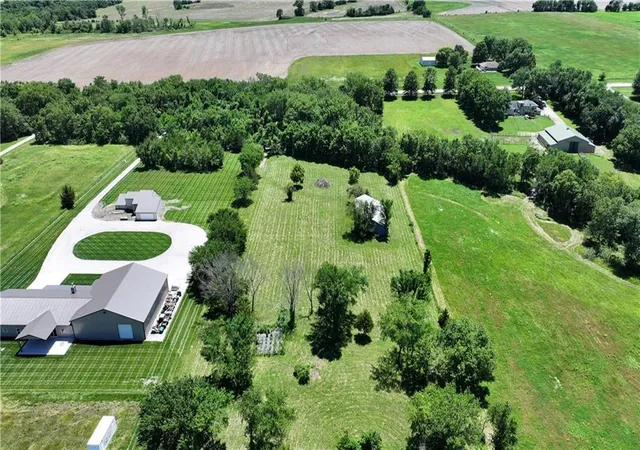 3rd image of 26870 W 199Th St, Gardner, KS 66030 | MLS# 2624107