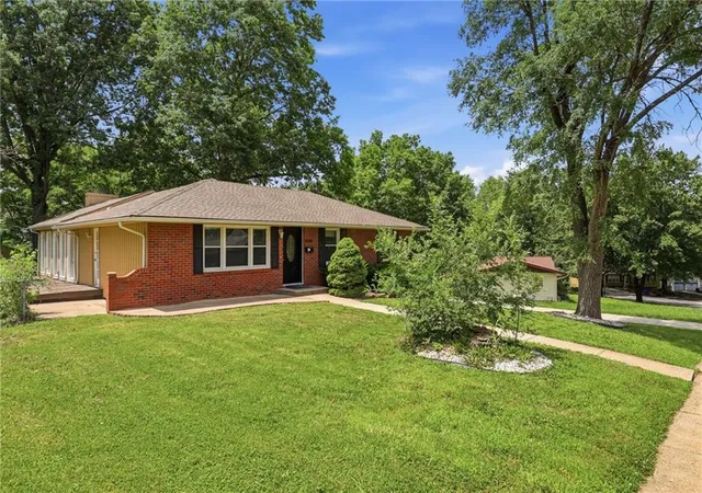 Photo 2 of Sale Pending at 8506 Maple Ave, Raytown, MO 64138 | MLS# 2624113 | Listing updated on 2026-09-04