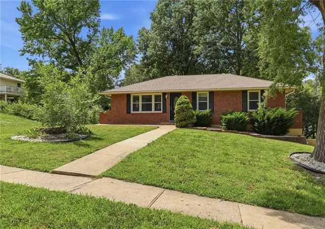 Photo 3 of Sale Pending at 8506 Maple Ave, Raytown, MO 64138 | MLS# 2624113 | Listing updated on 2026-09-04