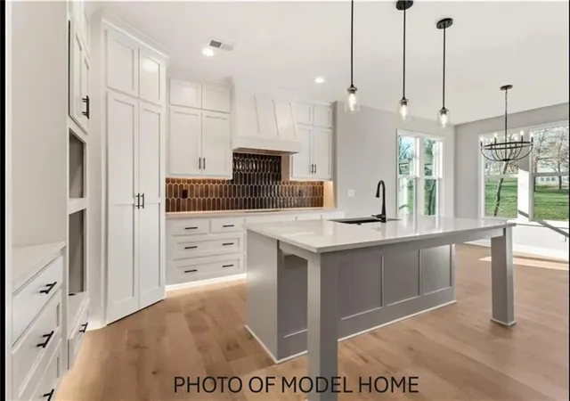 3rd image of 1503 Stonewall Dr, Oak Grove, MO 64075 | MLS# 2624123