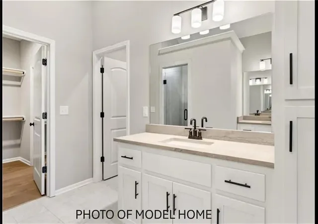 5th image of 1503 Stonewall Dr, Oak Grove, MO 64075 | MLS# 2624123