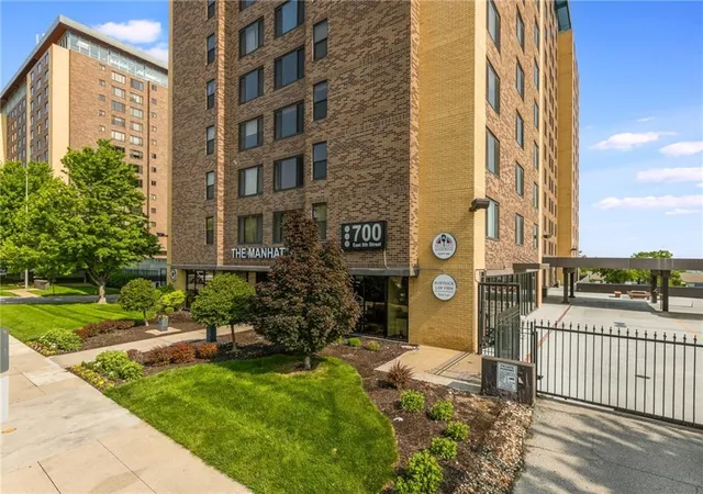Photo 3 of Condo for sale at 700 E 8th Street #14D, Kansas City, MO 64106 | MLS# 2624138 | Listing updated on 2026-06-06