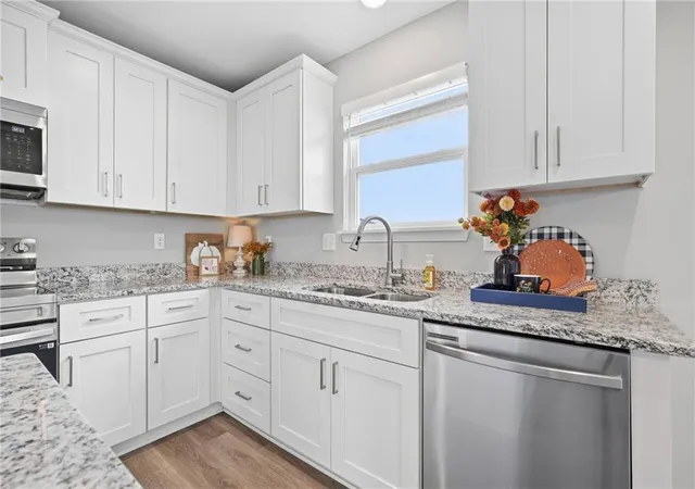 Photo 3 of Single family home for sale at 700 Summer Dawn Cir, Belton, MO 64012 | MLS# 2624148 | Listing updated on 2026-09-22