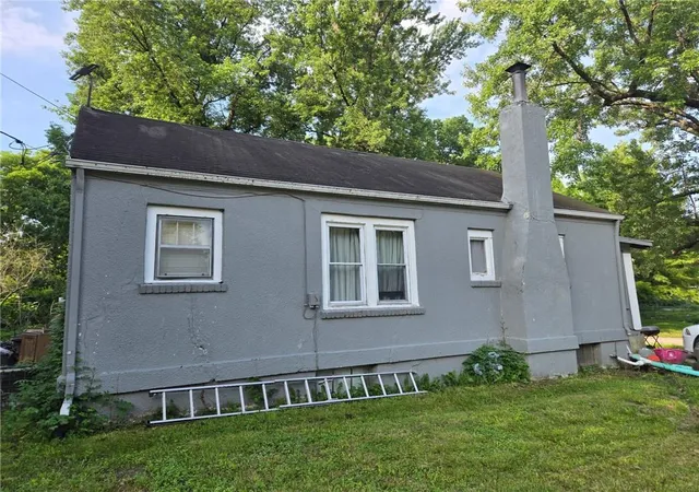 Homes for sale in Lawrence, KS | 1200 Oak Hill Ave, Lawrence, KS 66044 | MLS# 2624167