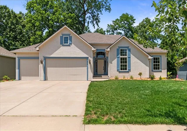 Photo 1 of Single family home for sale at 9014 N St Clair Ave, Kansas City, MO 64154 | MLS# 2624181 | Listing updated on 2026-08-21