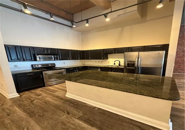 Photo 5 of Condo for sale at 609 Central St #1102, Kansas City, MO 64105 | MLS# 2624184 | Listing updated on 2026-08-20