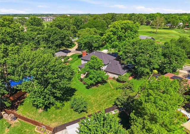 Homes for sale in Lawrence, KS | 1536 Alvamar Dr, Lawrence, KS 66047 | MLS# 2624187