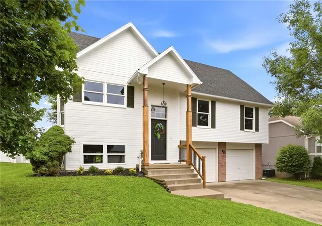 1st image of 207 Parkway Dr, Warrensburg, MO 64093 | MLS# 2624205