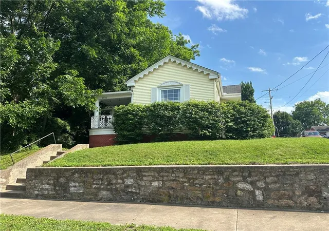 Homes for sale in Lexington, MO | 1501 Franklin Ave, Lexington, MO 64067 | MLS# 2624207