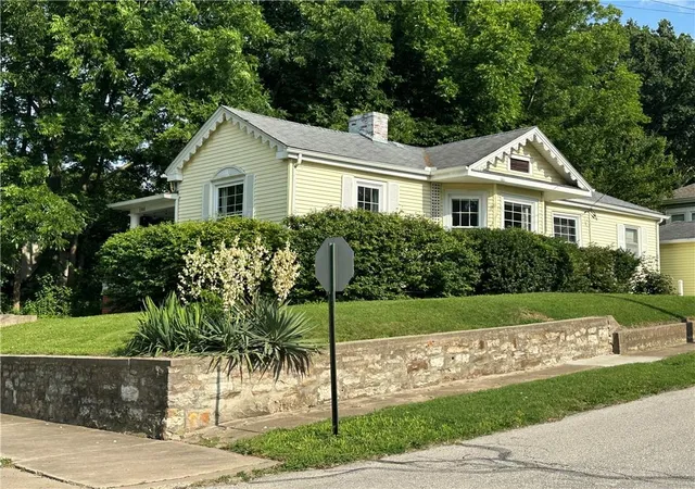 Homes for sale in Lexington, MO | 1501 Franklin Ave, Lexington, MO 64067 | MLS# 2624207