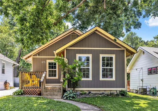 Single family home for sale at 615 W 77th Street, Kansas City, MO 64114 | MLS# 2624222 | Listing updated on 2026-08-14