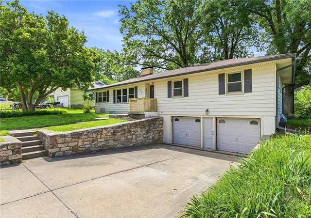 36th image of 7745 Yecker Ave, Kansas City, KS 66109 | MLS# 2624227
