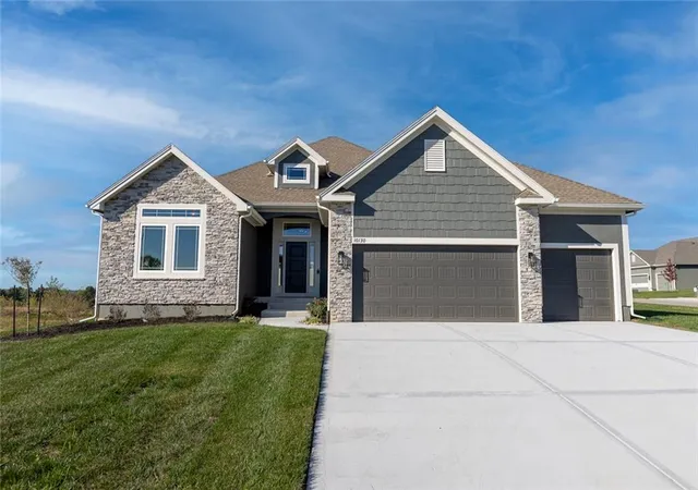 Single family home for sale at 10130 N Winchester Ave, Kansas City, MO 64156 | MLS# 2624234