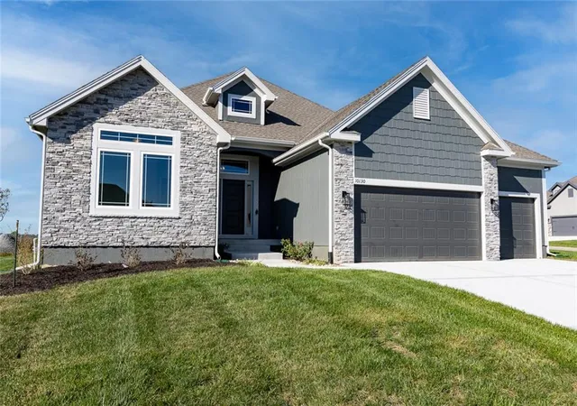 Photo 2 of Single family home for sale at 10130 N Winchester Ave, Kansas City, MO 64156 | MLS# 2624234 | Listing updated on 2026-10-14