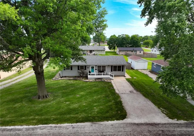 Homes for sale in Hiawatha, KS | 105 Sioux Ave, Hiawatha, KS 66434 | MLS# 2624263