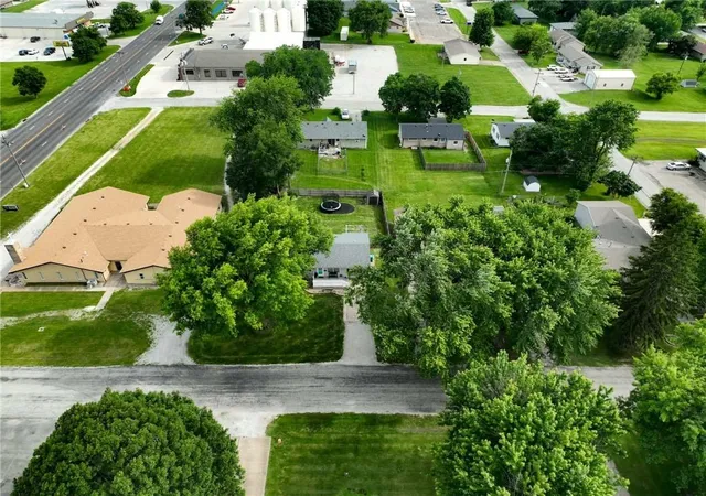 Homes for sale in Hiawatha, KS | 105 Sioux Ave, Hiawatha, KS 66434 | MLS# 2624263
