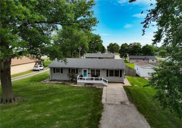 Homes for sale in Hiawatha, KS | 105 Sioux Ave, Hiawatha, KS 66434 | MLS# 2624263