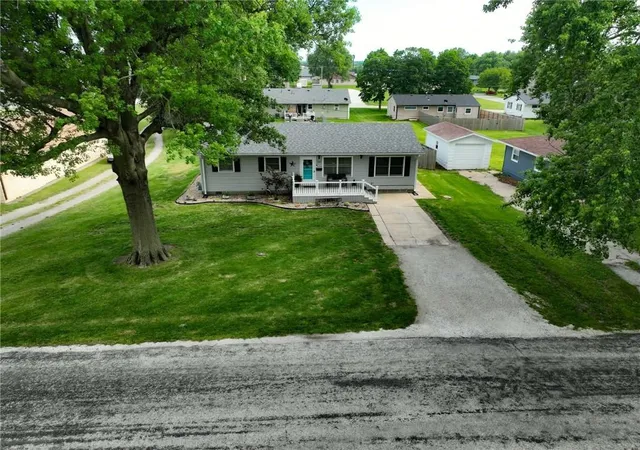 Homes for sale in Hiawatha, KS | 105 Sioux Ave, Hiawatha, KS 66434 | MLS# 2624263