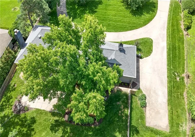 70th image of 2444 103 St, Leawood, KS 66206 | MLS# 2624269