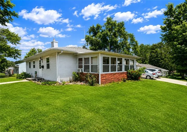Photo 3 of Sale Pending at 221 S Frederick Ave, Maryville, MO 64468 | MLS# 2624274 | Listing updated on 2026-09-05