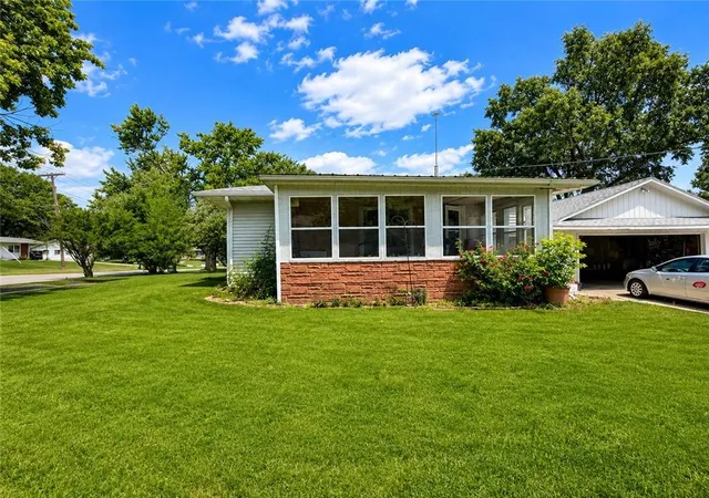 Photo 3 of Sale Pending at 221 S Frederick Ave, Maryville, MO 64468 | MLS# 2624274 | Listing updated on 2026-09-05