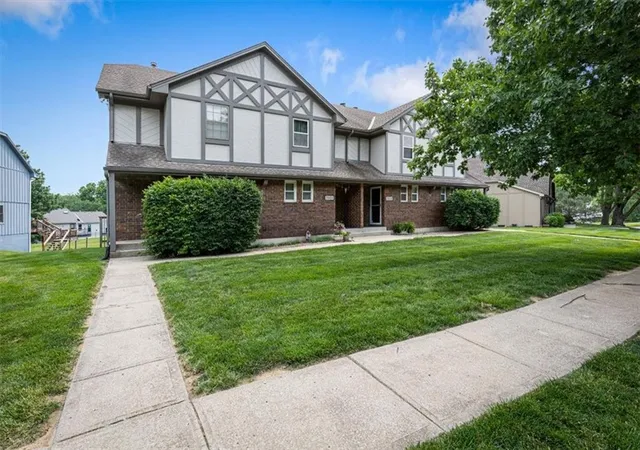 Photo 1 of Townhouse for sale at 7019 N Fisk Ct, Kansas City, MO 64151 | MLS# 2624279 | Listing updated on 2026-09-04