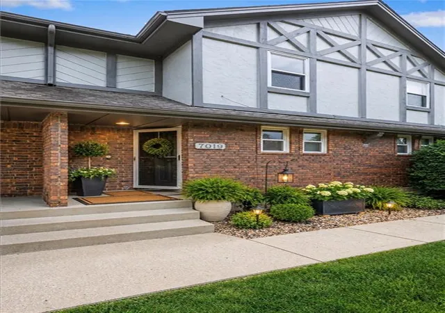 Photo 2 of Townhouse for sale at 7019 N Fisk Ct, Kansas City, MO 64151 | MLS# 2624279 | Listing updated on 2026-09-04