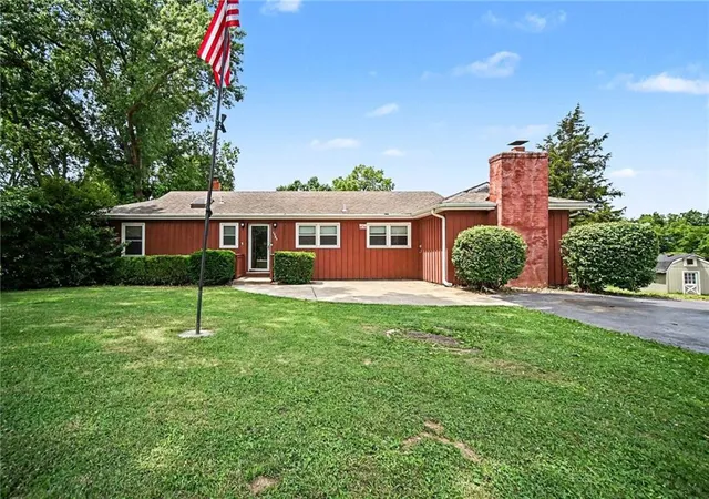3rd image of 1728 S Berry Rd, Independence, MO 64057 | MLS# 2624280