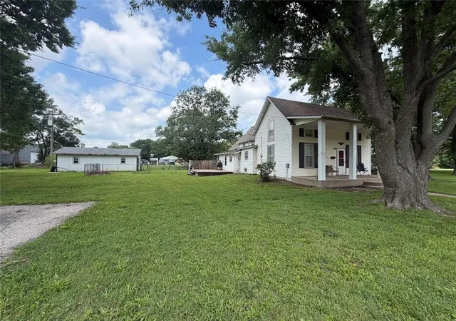 Homes for sale in Burlington, KS | 604 S 3Rd St, Burlington, KS 66839 | MLS# 2624282