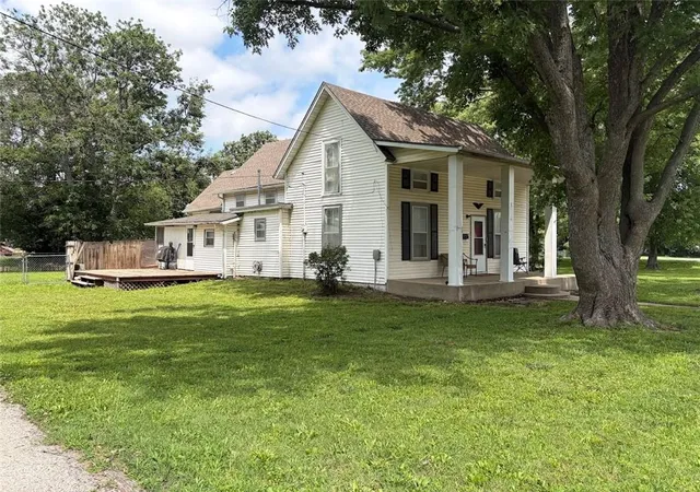 Homes for sale in Burlington, KS | 604 S 3Rd St, Burlington, KS 66839 | MLS# 2624282