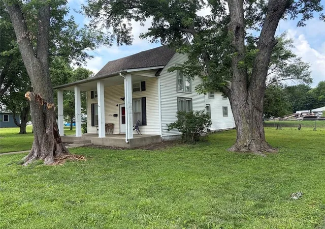 Homes for sale in Burlington, KS | 604 S 3Rd St, Burlington, KS 66839 | MLS# 2624282
