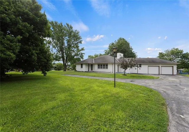 Homes for sale in Shawnee, KS | 10505 W 49th St, Shawnee, KS 66203 | MLS# 2624292