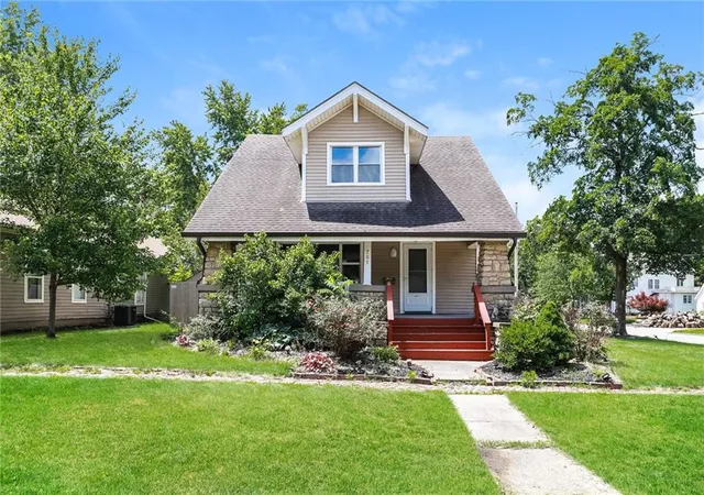 Homes for sale in Paola, KS | 701 E Peoria St, Paola, KS 66071 | MLS# 2624293