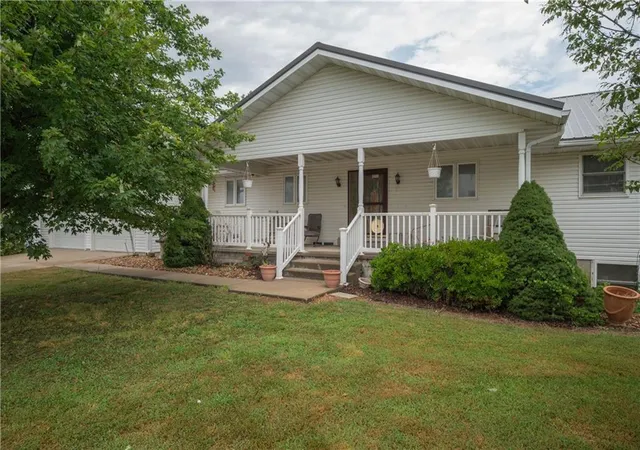 Homes for sale in Lamar, MO | 619 V Hwy, Lamar, MO 64759 | MLS# 2624301