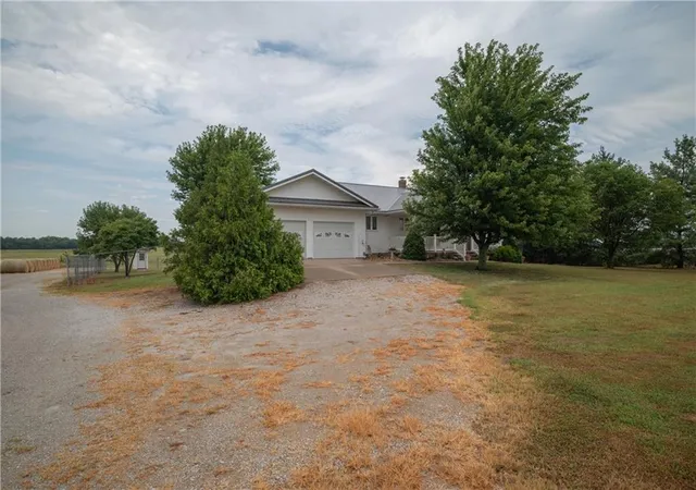 Homes for sale in Lamar, MO | 619 V Hwy, Lamar, MO 64759 | MLS# 2624301