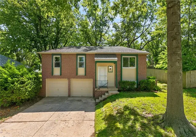 Homes for sale in Blue Springs, MO | 1100 Nw Canterbury Rd, Blue Springs, MO 64015 | MLS# 2624302
