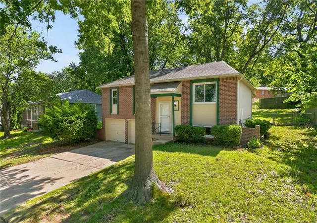 Homes for sale in Blue Springs, MO | 1100 Nw Canterbury Rd, Blue Springs, MO 64015 | MLS# 2624302