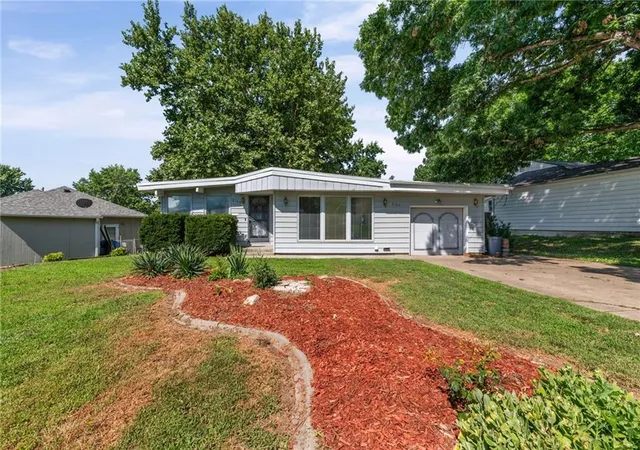 Photo 3 of Single family home for sale at 6104 N Garfield Ave, Kansas City, MO 64118 | MLS# 2624324 | Listing updated on 2026-07-30