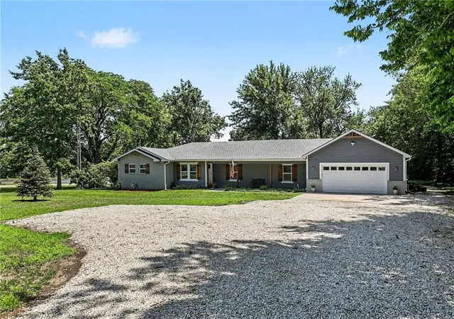 1st image of 16985 Evans Rd, Basehor, KS 66007 | MLS# 2624336