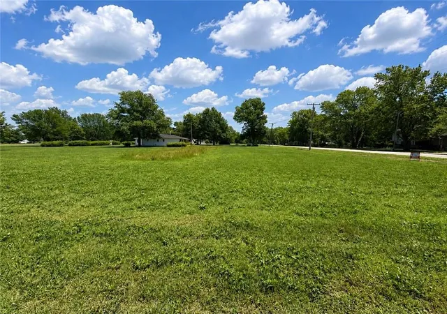 1st image of 0 Riverside N/a, Columbus, KS 66725 | MLS# 2624341