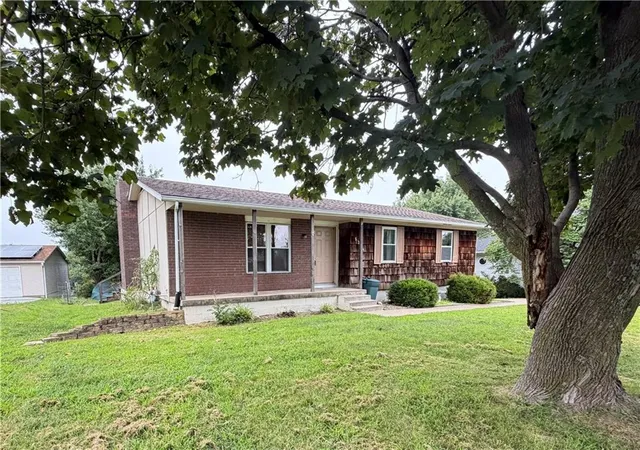 2nd image of 5314 S 16th Ter, St Joseph, MO 64504 | MLS# 2624345