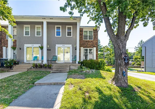 Photo 2 of Townhouse for sale at 8033 N Harrison Ln, Kansas City, MO 64118 | MLS# 2624346 | Listing updated on 2026-08-25