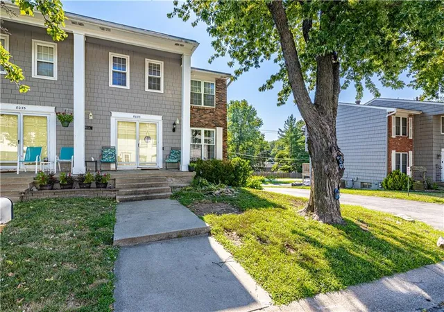 Photo 3 of Townhouse for sale at 8033 N Harrison Ln, Kansas City, MO 64118 | MLS# 2624346 | Listing updated on 2026-08-25