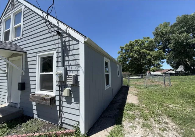Homes for sale in Richmond, MO | 102 W Black Diamond St, Richmond, MO 64085 | MLS# 2624353