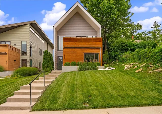 1st image of 2549 Tracy Ave, Kansas City, MO 64108 | MLS# 2624355