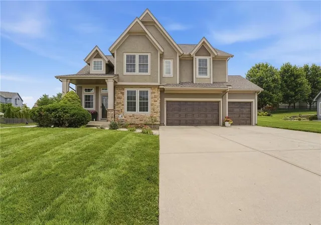 Photo 1 of Sale Pending at 9611 N Ditzler Ct, Kansas City, MO 64157 | MLS# 2624357 | Listing updated on 2026-08-19