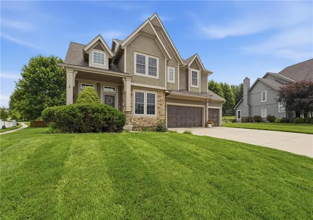 Photo 2 of Sale Pending at 9611 N Ditzler Ct, Kansas City, MO 64157 | MLS# 2624357 | Listing updated on 2026-08-19