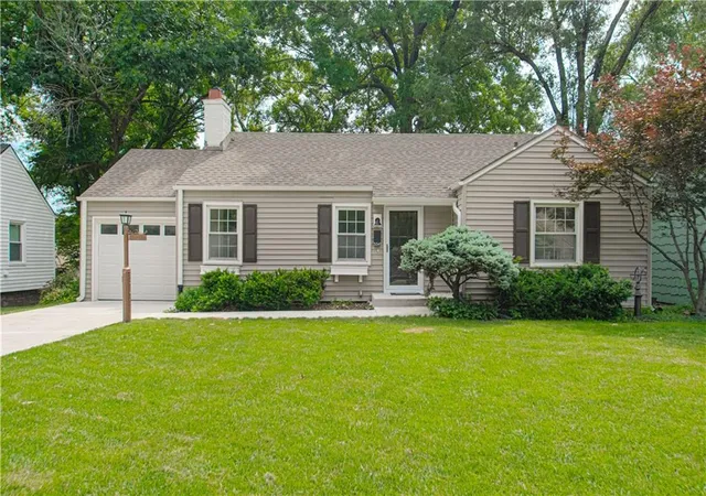 Homes for sale in Roeland Park, KS | 5341 Ash St, Roeland Park, KS 66205 | MLS# 2624358
